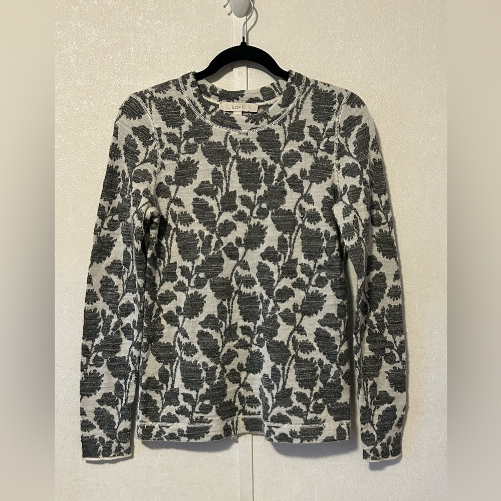 Ann Taylor LOFT | Charcoal and Light Gray Patterned Sweater | Size Small